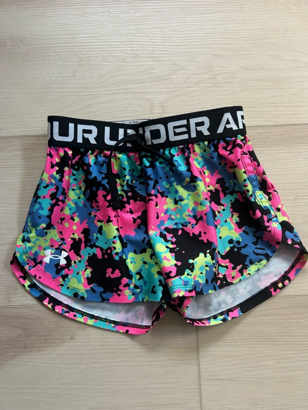 Youth Under Armour Paint splattered shorts - youth small
